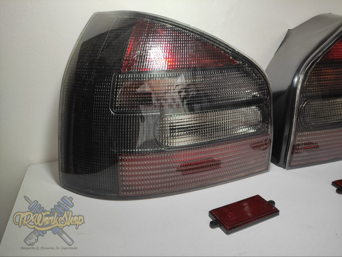 Calaveras Audi A3 S3 Mk1 Euro Look Smoke (2 Pzas) | HELIX Alemania